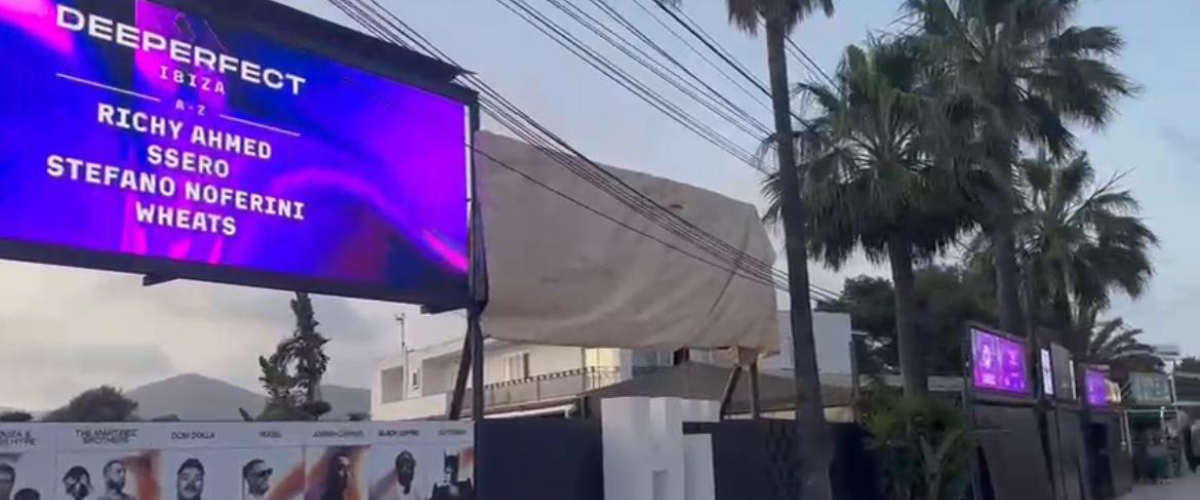 1 X LED BILLBOARD